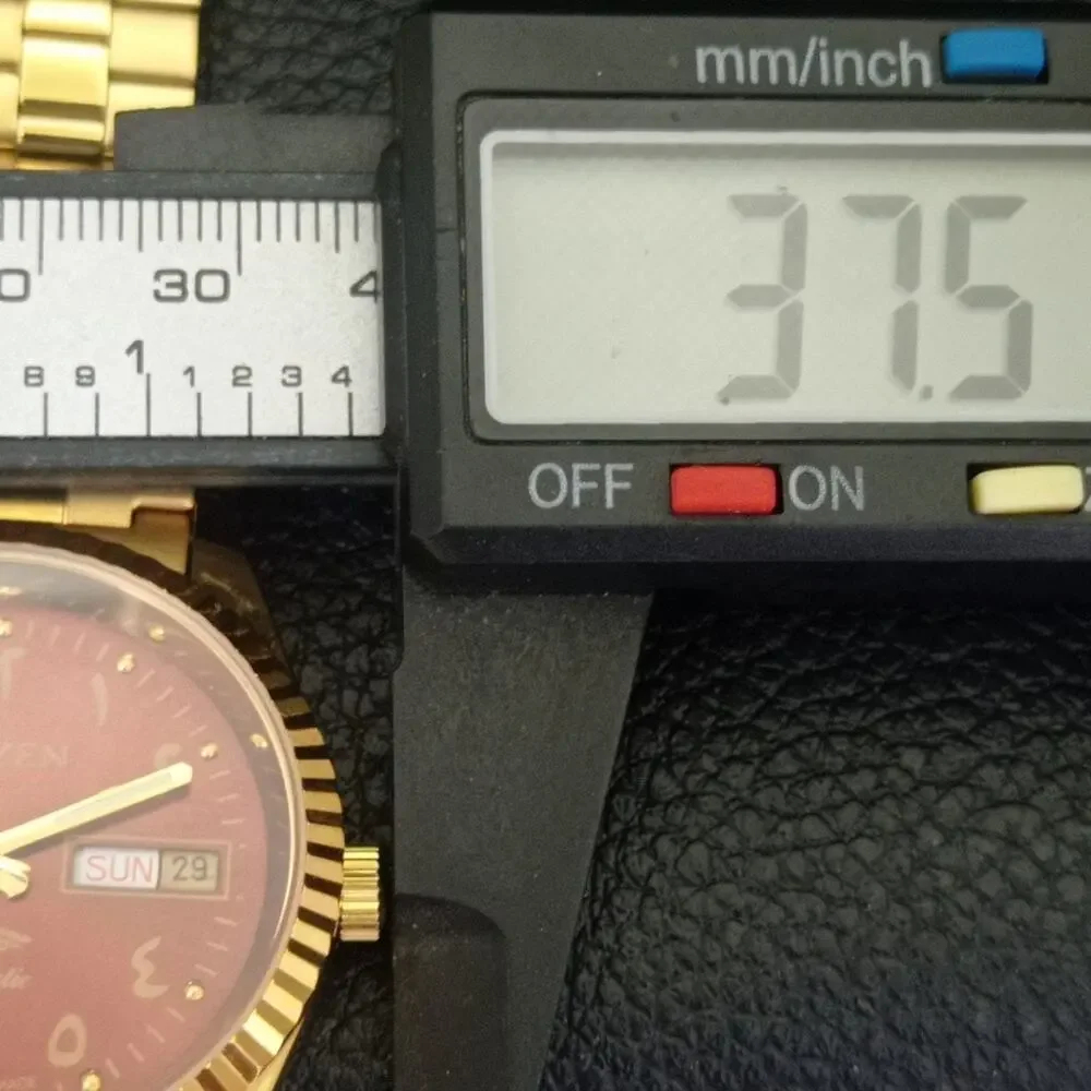 Vintage 1983 Citizen Automatic Mens Gold Watch W/daydate & Red accents